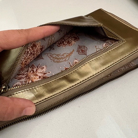 Hobo Rylan Leather Wristlet - Picture 8 of 15